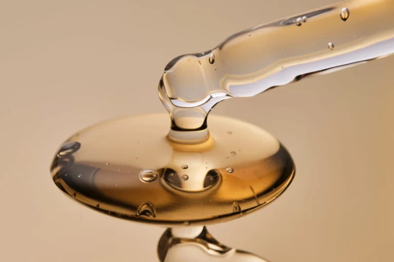 how are dropper bottles used in skincare